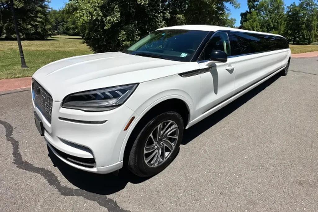 14 Passenger White Lincoln Aviator Stretch Limousine