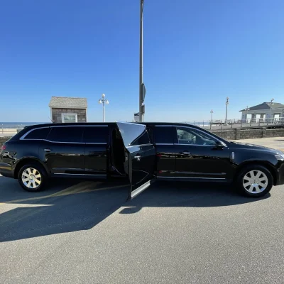 03-First-Class-Limousine-Lincoln-MKT-Stretch-Limo-06-copy