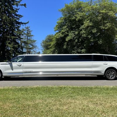First-Class-Limo-NJ-Lincoln-Aviator-Mega-Limo-01