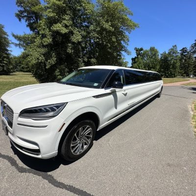 First-Class-Limo-NJ-Lincoln-Aviator-Mega-Limo-03